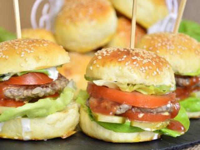 Mini burgers divers (poulet/morue/hareng/jambon/légumes)