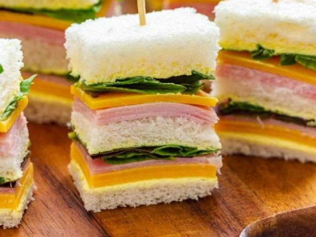 Mini Sandwichs divers (poulet/morue/hareng/jambon/légumes)